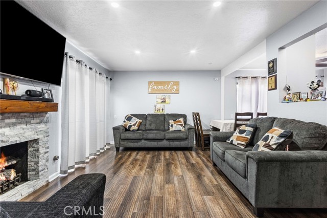 Property photo of 1381 S Walnut