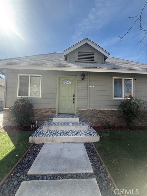 Property photo of 649 W 6th ST