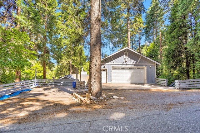 Property photo of 810 Oakmont LN