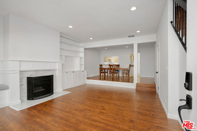 Property photo of 13948 Moorpark ST