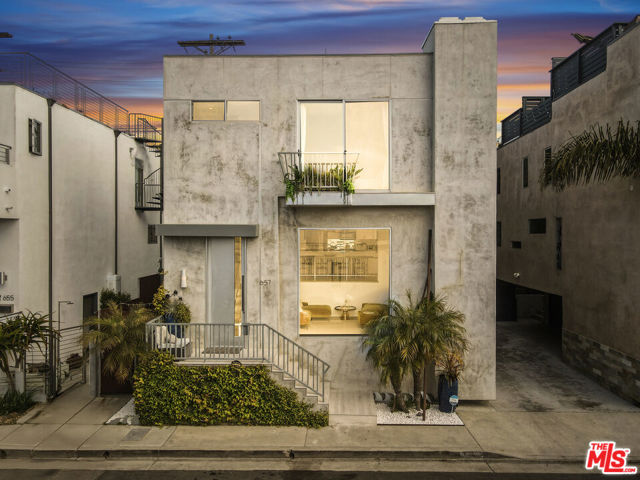Property photo of 657 Mildred AV