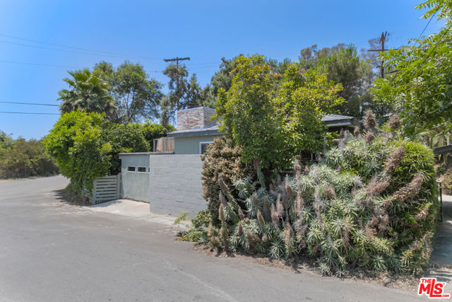 Property photo of 905 Pine Grove AV