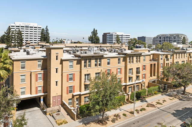 Property photo of 128 N Oak Knoll AV