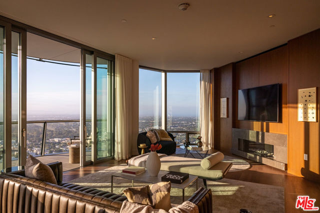 Property photo of 211 W Elm CT