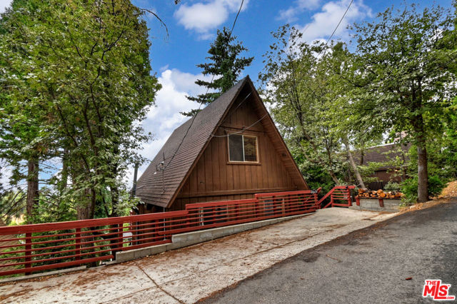 Property photo of 26631 Valley View DR