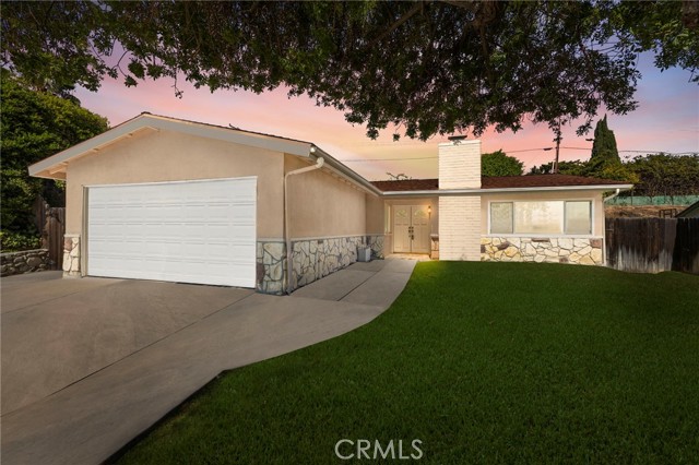 Photo of 909 Orangewood Dr