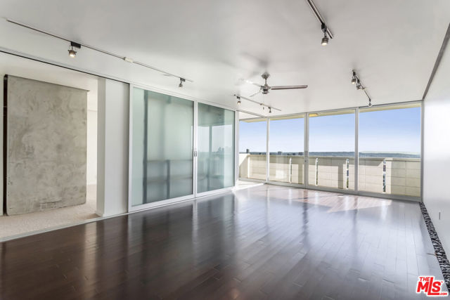 Property photo of 8787 Shoreham DR