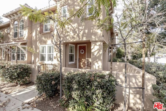 Property photo of 453 N Altadena DR