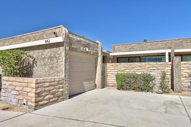 Property photo of 842 N Calle De Pinos