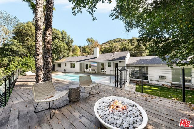 Property photo of 3443 Mandeville Canyon RD