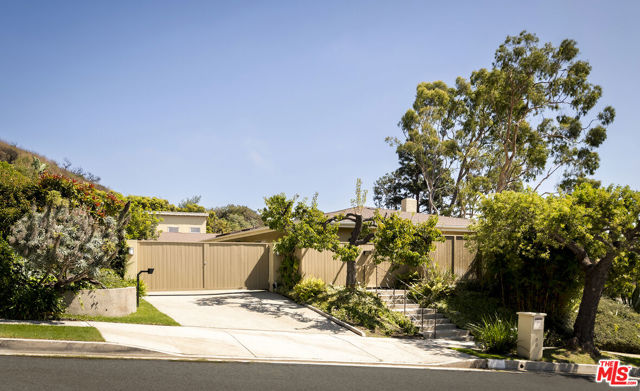 Property photo of 400 Surfview DR