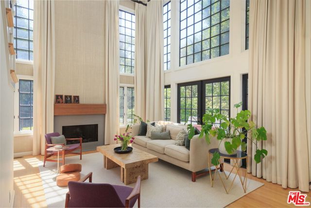 Property photo of 2625 Nichols Canyon RD