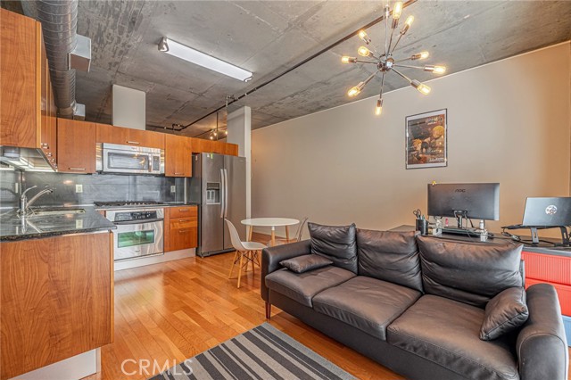 Property photo of 645 W 9th