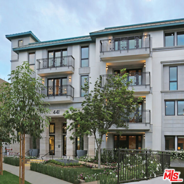 Property photo of 441 S Barrington AV