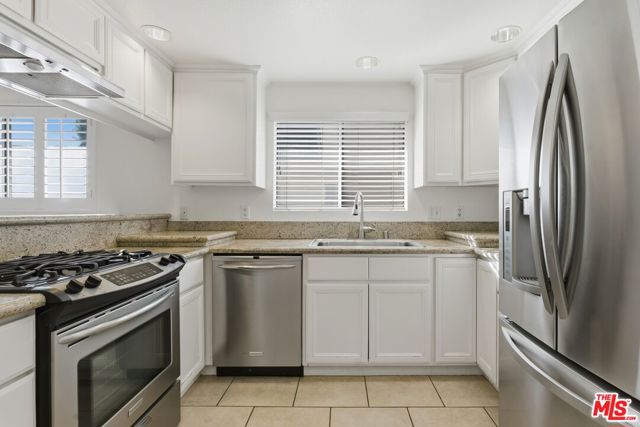 Property photo of 18550 Hatteras ST