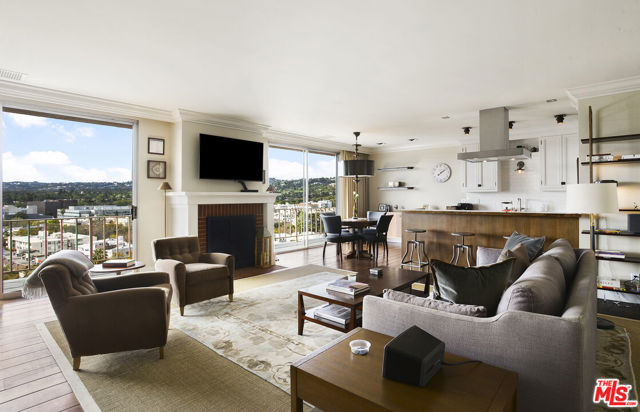 Property photo of 100 S Doheny DR