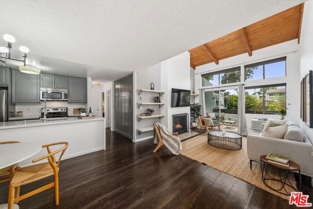 Photo of 4900 Overland Av