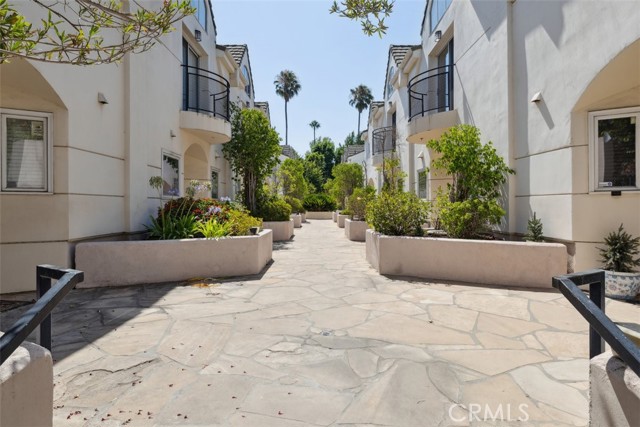 Photo of 5107 Coldwater Canyon Av