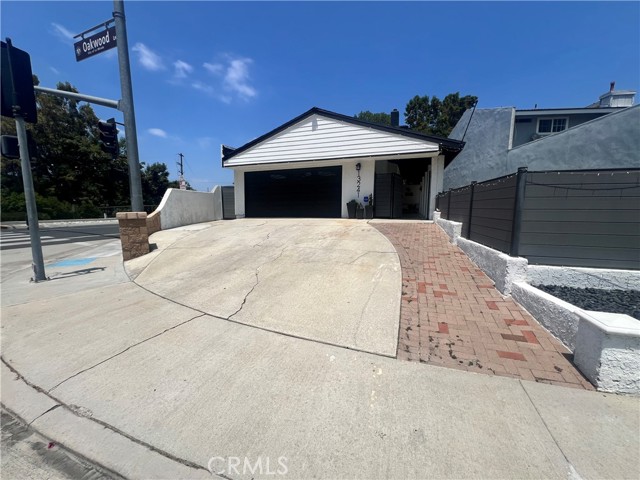 Property photo of 13241 Oakwood LN