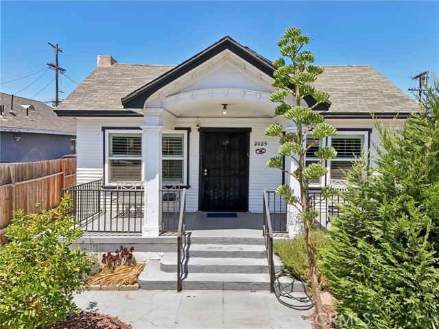 Property photo of 2025 W Vernon AV