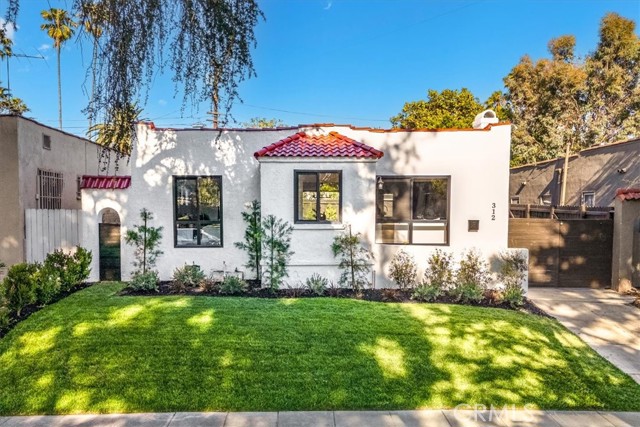 Property photo of 312 N Bronson AV
