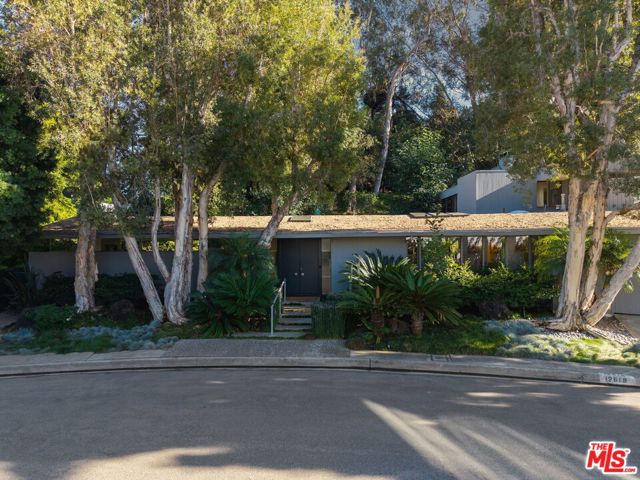 Property photo of 12618 Homewood WY
