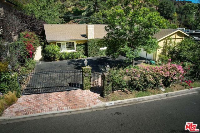Property photo of 1834 Roscomare RD