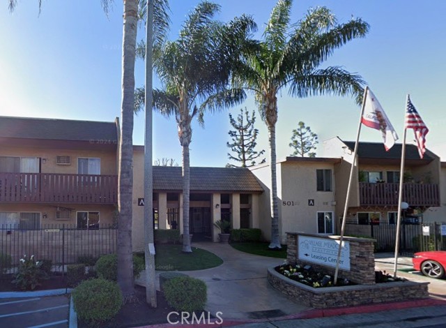 Property photo of 801 S Lyon