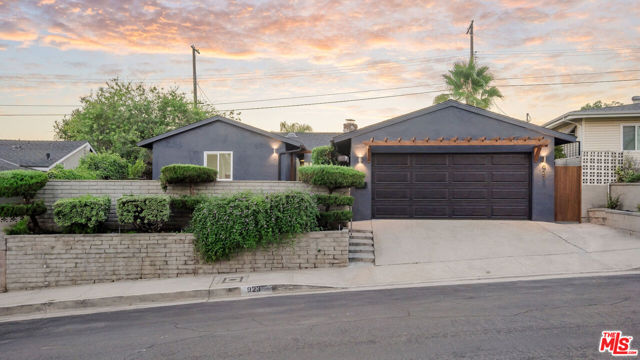 Property photo of 923 Larker AV