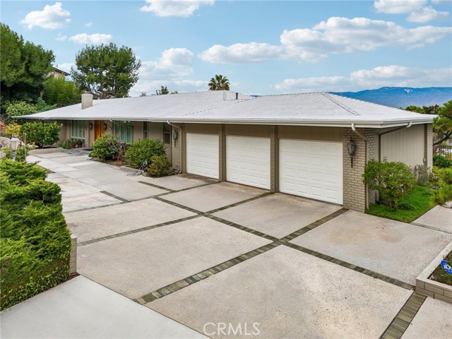 Property photo of 25044 Crestview DR