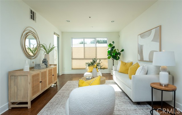 Property photo of 817 N ALFRED ST