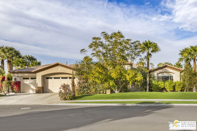 Property photo of 18 Calais CR
