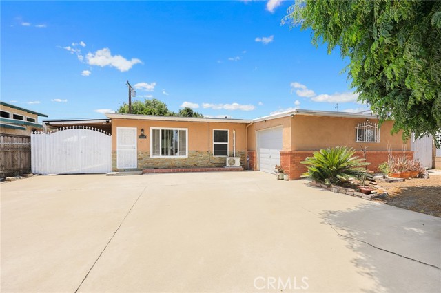 Property photo of 13162 Oaks AV