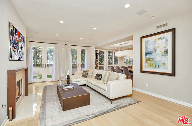 Photo of 121 N Almont Dr