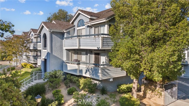 Property photo of 26964 Flo LN