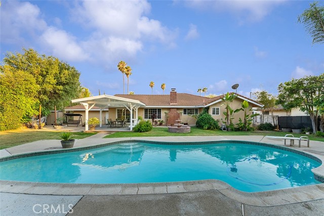 Property photo of 1073 E Knollcrest DR