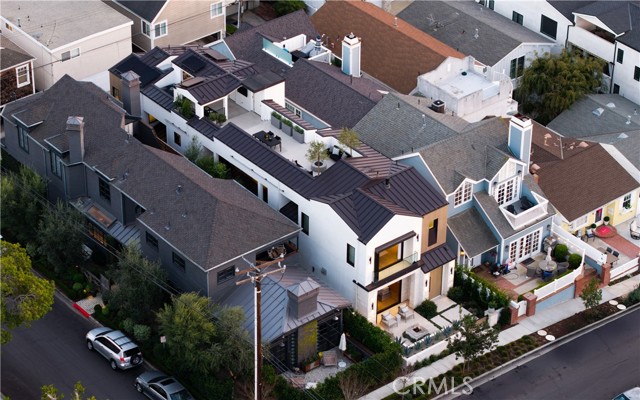 Property photo of 412 Heliotrope AV