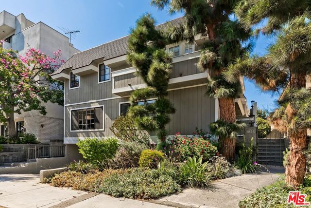 Property photo of 11823 Mayfield AV