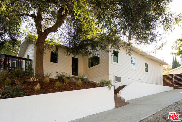 Property photo of 1037 N Avenue 50