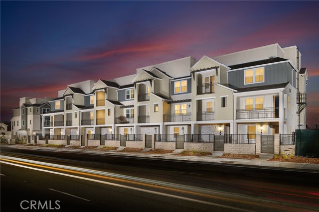 Photo of 969 W Dhalia St