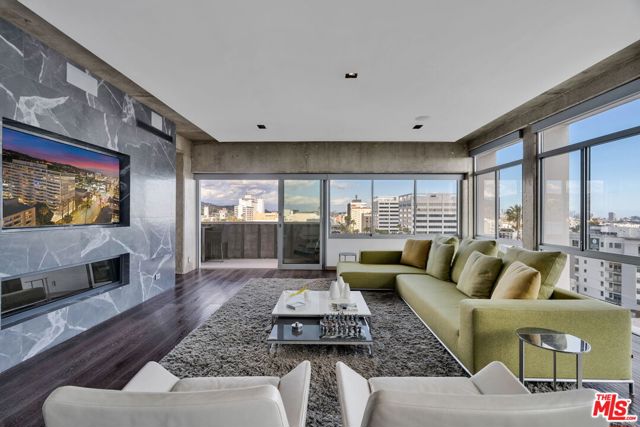 Photo of 7135 Hollywood Bl