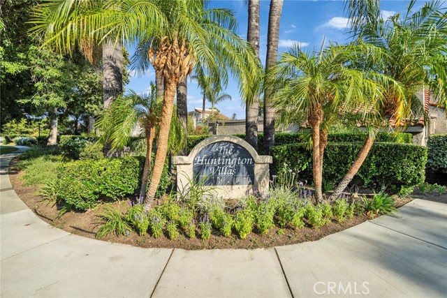 Property photo of 9764 Huntington DR