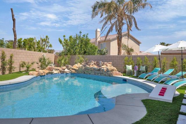 Property photo of 49072 Pluma Verde PL