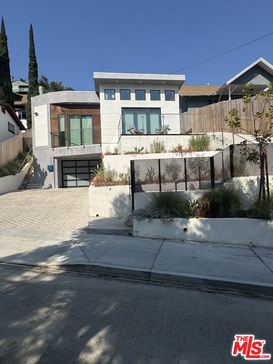 Property photo of 3850 Glenalbyn DR