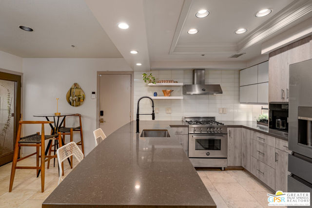 Property photo of 998 Village SQ