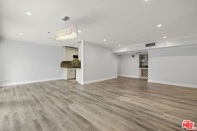 Property photo of 423 S Rexford DR