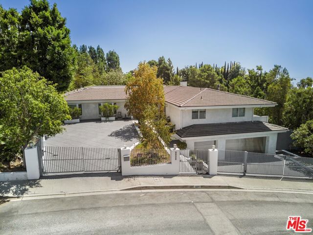 Property photo of 9626 Highridge DR