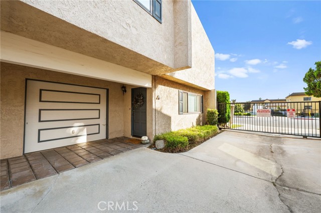 Property photo of 333 W Duarte Rd