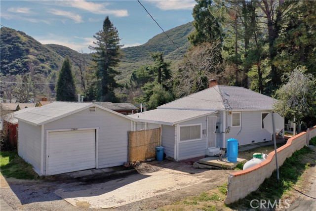 Property photo of 13919 Meadow LN