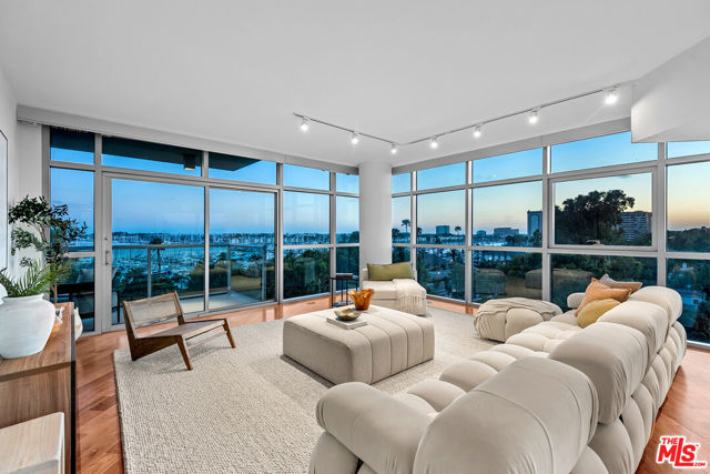 Property photo of 13700 Marina Pointe DR